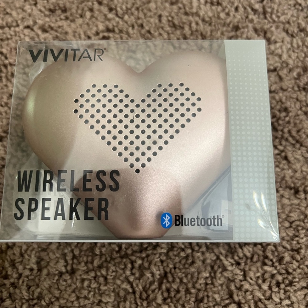 Vivitar wireless Bluetooth heart shaped speaker